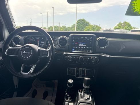 Used 2018 Jeep Wrangler Unlimited Sahara AWD/4WD image 25