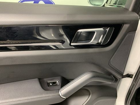 Used 2023 Porsche Cayenne image 31