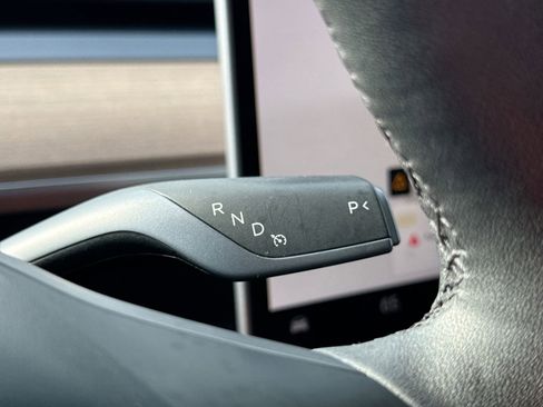 Used 2024 Tesla Model Y 2WD image 23