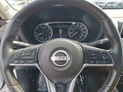 Used 2025 Nissan Sentra SR w/ SR Premium Package FWD image 17