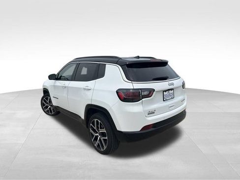 Used 2025 Jeep Compass Limited w/ Elite Group AWD/4WD image 4
