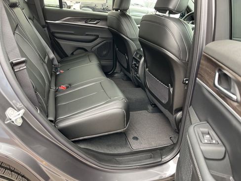 New 2025 Jeep Grand Cherokee Limited w/ Black Appearance Package image 29