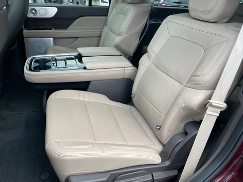 Used 2023 Lincoln Navigator Reserve AWD/4WD image 18