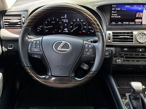 Used 2017 Lexus LS 460 w/ Comfort Package RWD image 16