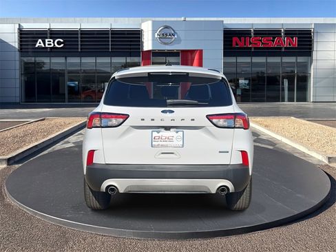 Used 2020 Ford Escape SE image 6