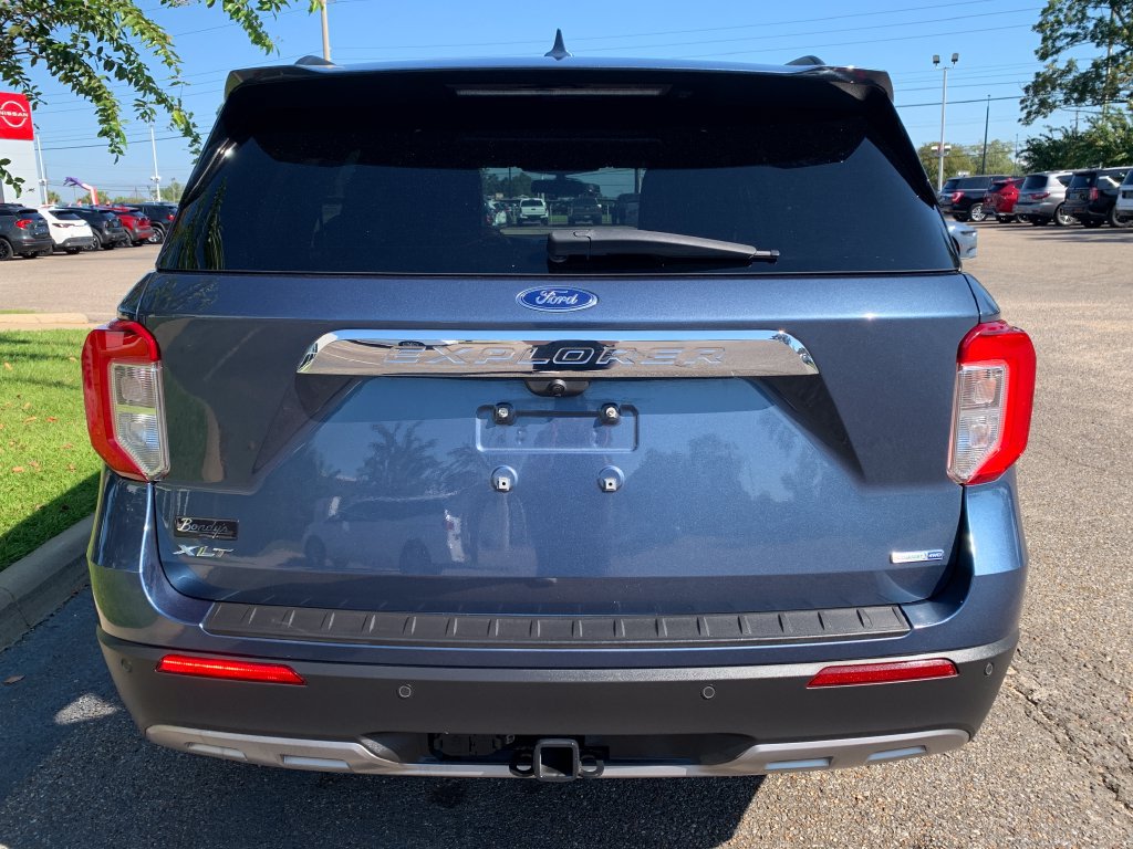 Used 2020 Ford Explorer XLT w/ Equipment Group 202A AWD/4WD image 6