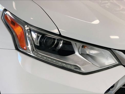 Used 2018 Chevrolet Traverse LT image 27