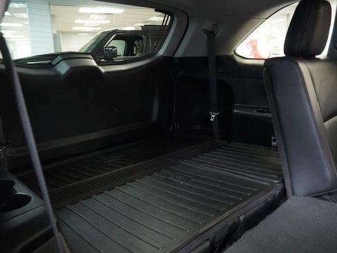 Used 2019 Toyota Highlander XLE AWD/4WD image 37