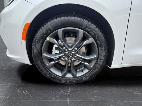 New 2026 Chrysler Pacifica Select image 40