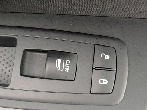 Used 2016 Jeep Cherokee Latitude w/ Comfort/Convenience Group AWD/4WD image 34