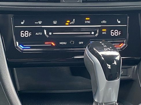 Certified 2025 Volkswagen Jetta Sport image 12