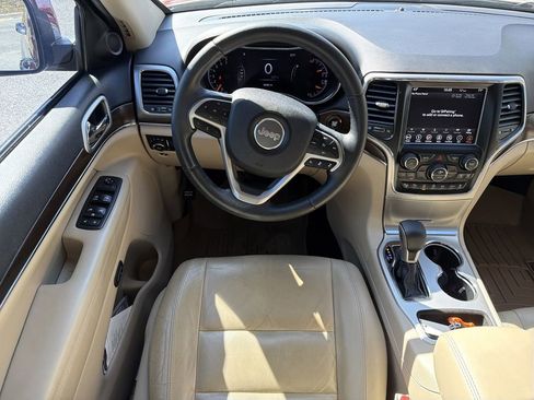 Used 2018 Jeep Grand Cherokee Limited image 15