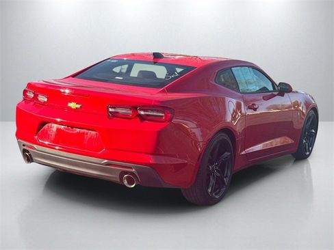 Used 2022 Chevrolet Camaro LT w/ Technology Package image 4