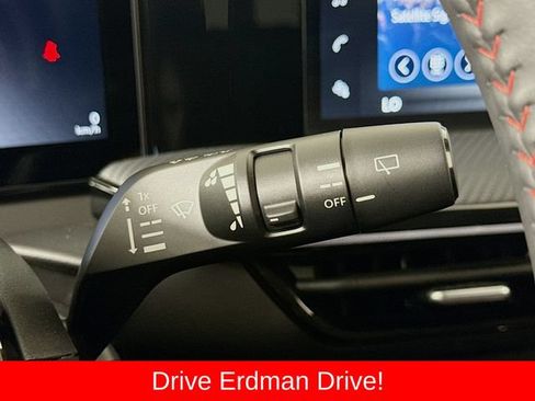 Used 2025 Nissan Kicks SR AWD/4WD image 15