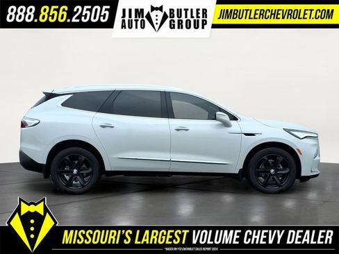 Used 2023 Buick Enclave Essence w/ Experience Buick Package image 4