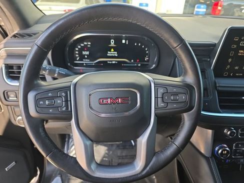 Used 2022 GMC Yukon SLT w/ SLT Luxury Package image 5