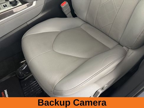 Used 2024 Toyota Highlander Platinum image 9