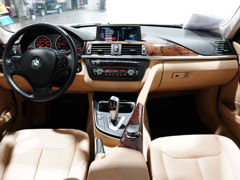 Used 2015 BMW 320i xDrive Sedan image 10