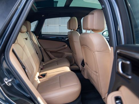 Certified 2020 Porsche Macan image 25