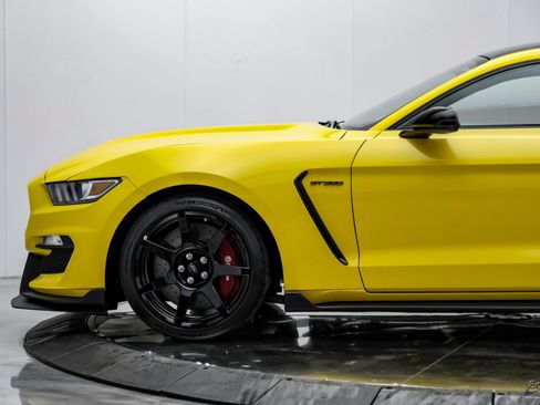Used 2017 Ford Mustang Shelby GT350R w/ GT350R Equipment Group 920A RWD image 8