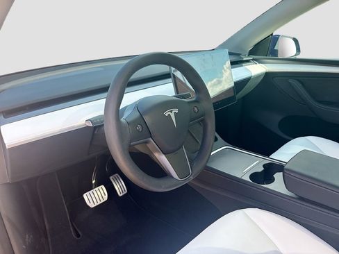 Used 2024 Tesla Model Y Performance AWD/4WD image 9