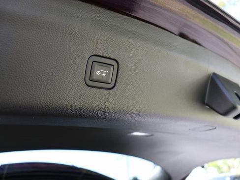 Used 2024 Buick Enclave Avenir w/ Avenir Technology Package image 15