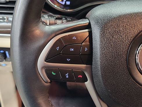 Used 2018 Jeep Grand Cherokee Limited image 48