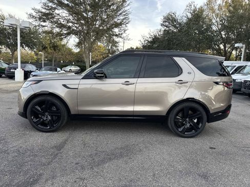 Used 2023 Land Rover Discovery S R-Dynamic image 6