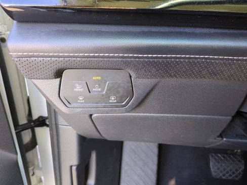 Used 2024 Volkswagen Atlas SE image 17