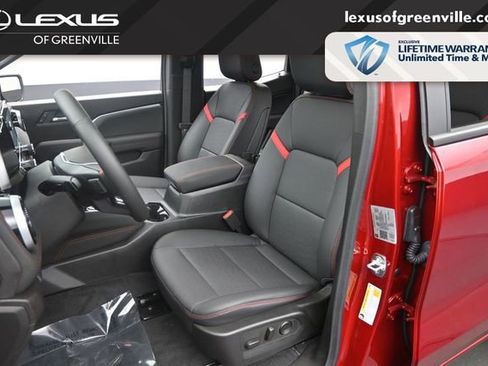 Used 2025 Chevrolet Colorado Z71 w/ Technology Package AWD/4WD image 22