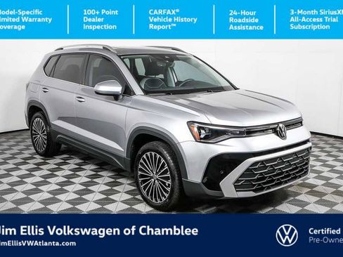 Certified 2025 Volkswagen Taos SE w/ Panoramic Sunroof Package FWD image 1