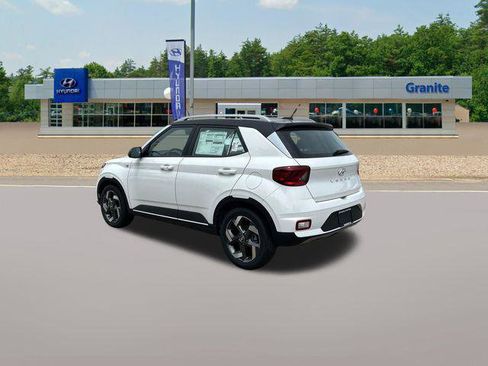 New 2026 Hyundai Venue SEL FWD image 7