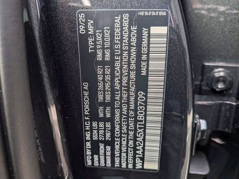 Certified 2026 Porsche Macan AWD/4WD image 29