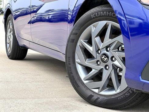 Used 2024 Hyundai Elantra SEL image 2