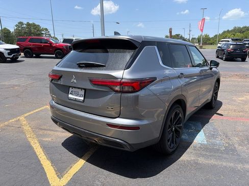 Used 2024 Mitsubishi Outlander SE Black Edition FWD image 6