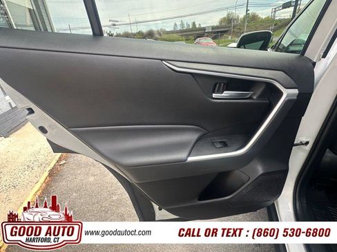 Used 2020 Toyota RAV4 XLE w/ Carpet Mat Package image 7