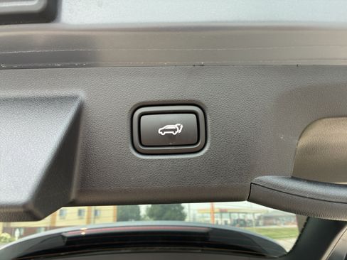 Certified 2025 Hyundai Tucson Limited AWD/4WD image 10