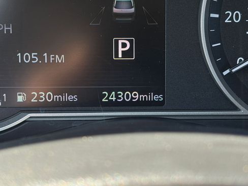 Used 2025 Nissan Versa SV image 38