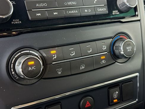 Used 2022 Nissan Titan SV w/ Accessory Utility Package image 17