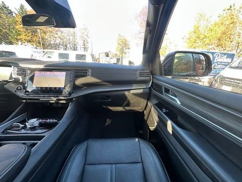 Used 2024 Jeep Wagoneer L Series II w/ Premium Group I image 31
