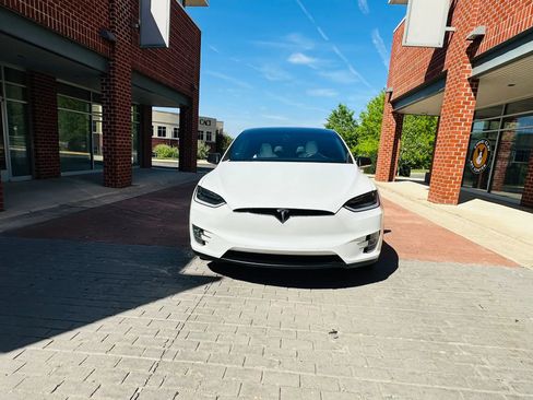 Used 2016 Tesla Model X Performance AWD/4WD image 3
