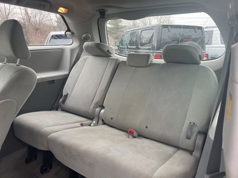 Used 2013 Toyota Sienna L image 14