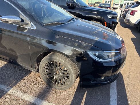 Used 2015 Chrysler 200 Limited w/ Convenience Group image 4