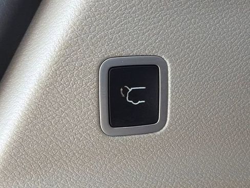 Used 2018 Chrysler Pacifica Limited w/ Advanced Safetytec Group image 18