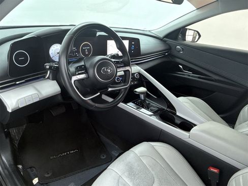 Used 2023 Hyundai Elantra Limited image 12
