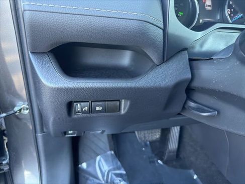 Used 2021 Toyota RAV4 LE image 18