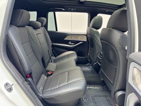 Used 2023 Mercedes-Benz GLS 450 4MATIC image 46