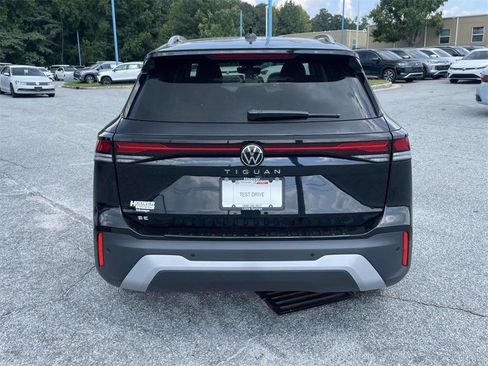 New 2025 Volkswagen Tiguan SE FWD image 5