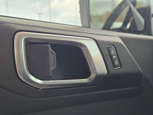 New 2025 Ford Bronco Base image 19