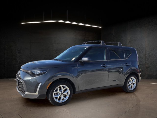 Used 2025 Kia Soul LX w/ LX Technology Package FWD image 3